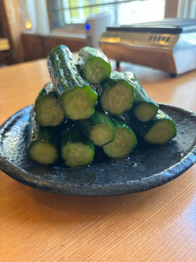 夏ですね！！
キュウリの半分漬け今日ありますよ！！
イベントで丸岡の餃子やってまーす！
一口で食べやすくて、何10個もいけちゃいますね！
お待ちしております！！